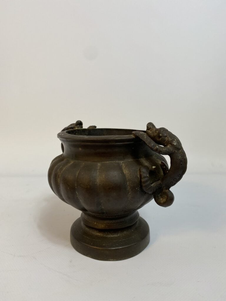 VASE EN BRONZE A PATINE BRUNE - Chine, début du XIXème siècle - Vase en bronze…