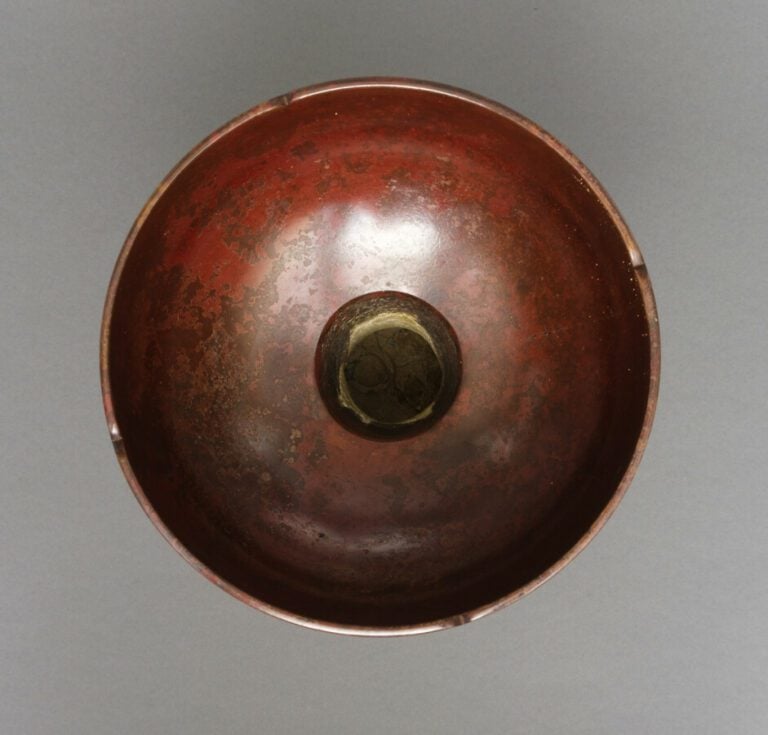 Vase en bronze - Nakajimi Yasumi (1905 - 1986). - Bronze patiné rouge-brun fonc…