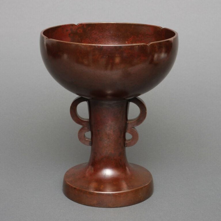 Vase en bronze - Nakajimi Yasumi (1905 - 1986). - Bronze patiné rouge-brun fonc…