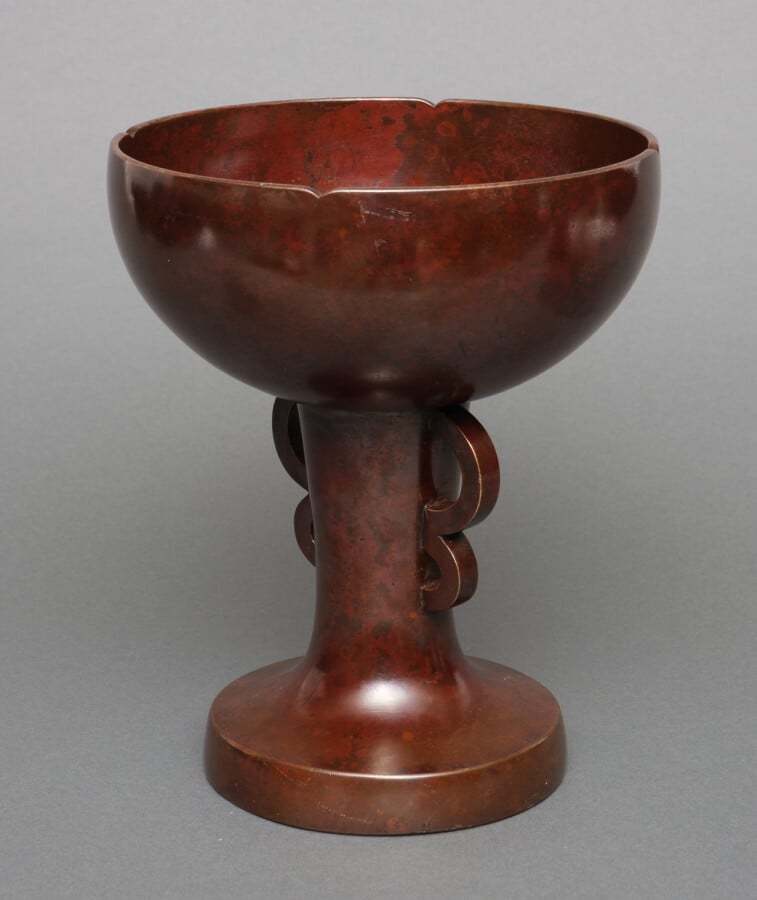Vase en bronze - Nakajimi Yasumi (1905 - 1986). - Bronze patiné rouge-brun fonc…