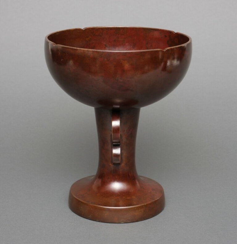 Vase en bronze - Nakajimi Yasumi (1905 - 1986). - Bronze patiné rouge-brun fonc…