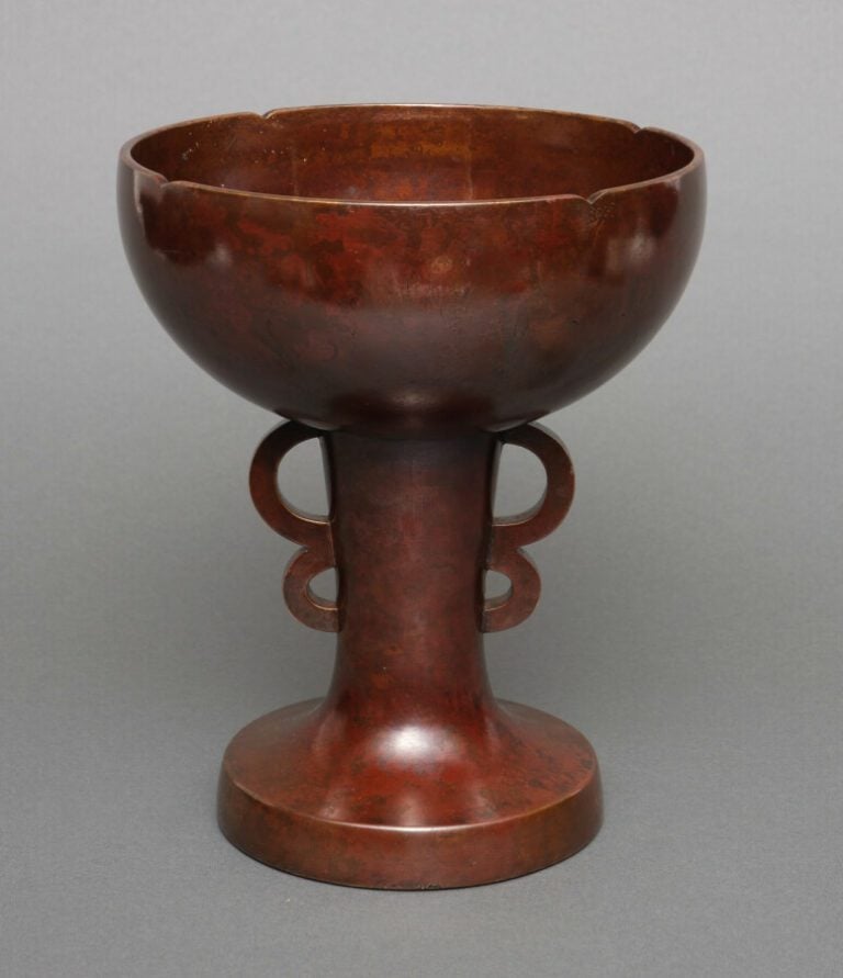 Vase en bronze - Nakajimi Yasumi (1905 - 1986). - Bronze patiné rouge-brun fonc…