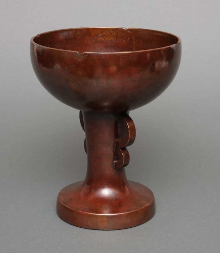 Vase en bronze - Nakajimi Yasumi (1905 - 1986). - Bronze patiné rouge-brun fonc…