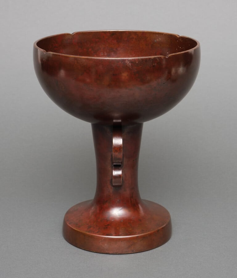 Vase en bronze - Nakajimi Yasumi (1905 - 1986). - Bronze patiné rouge-brun fonc…