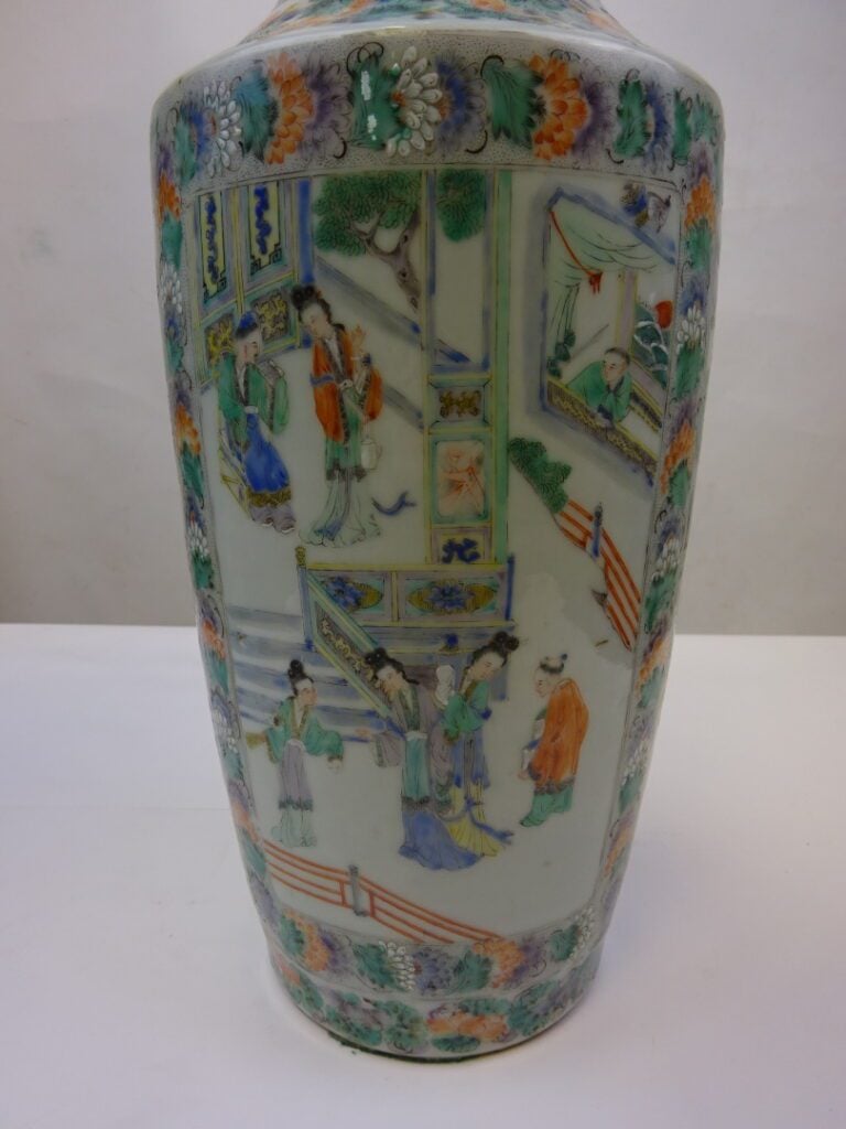 VASE EN CERAMIQUE, CANTON - Chine, - De section tronconique et à col évasé, en…