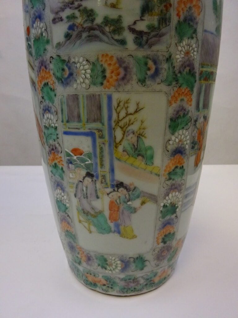 VASE EN CERAMIQUE, CANTON - Chine, - De section tronconique et à col évasé, en…