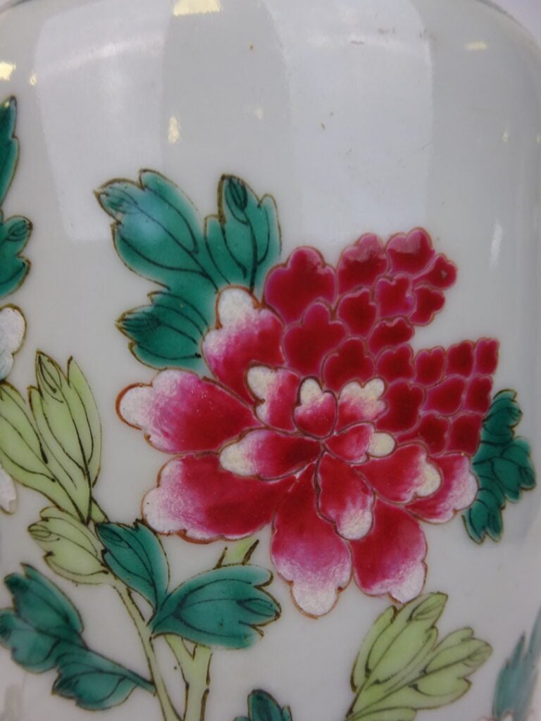 VASE EN CERAMIQUE ET EMAUX DANS LE GOUT DE LA FAMILLE ROSE, YONGZHENG (?) - Chi…