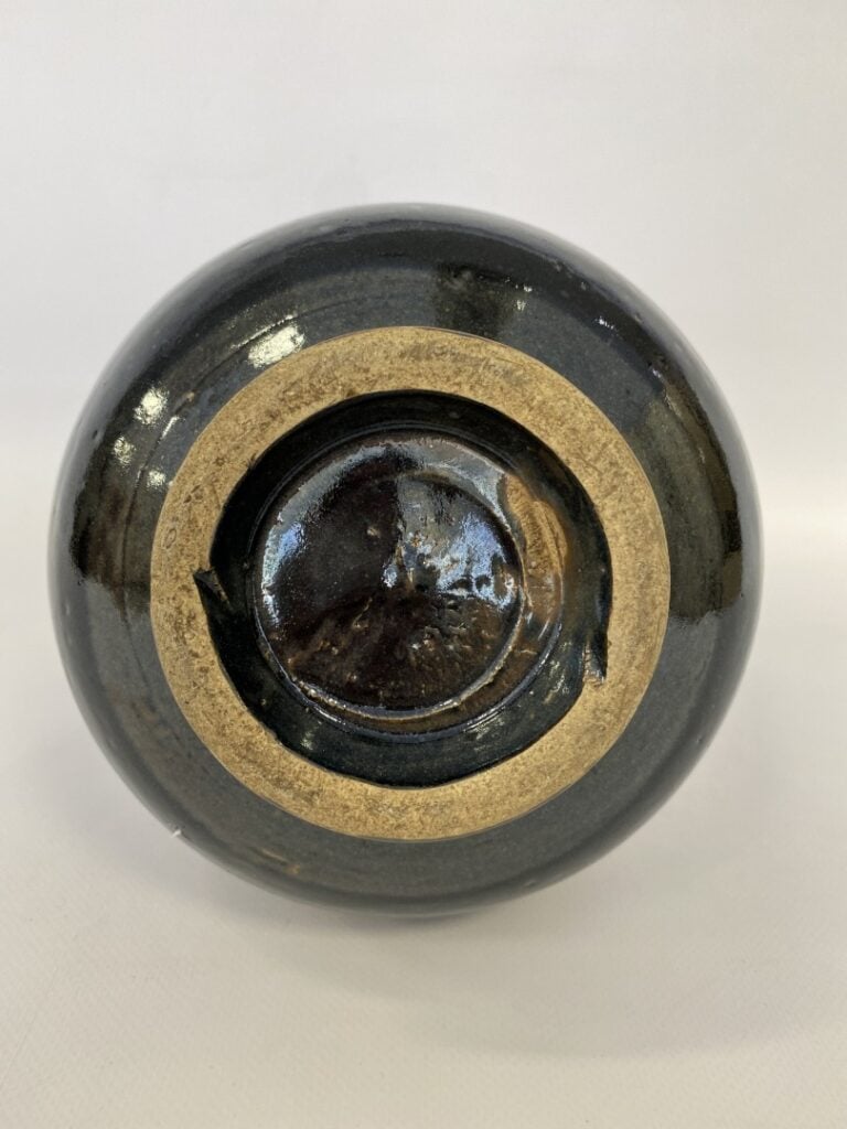 VASE EN FORME DE POIRE EN CERAMIQUE DE TYPE CIZHOU, YUHUCHUNPING - Chine, Epoqu…
