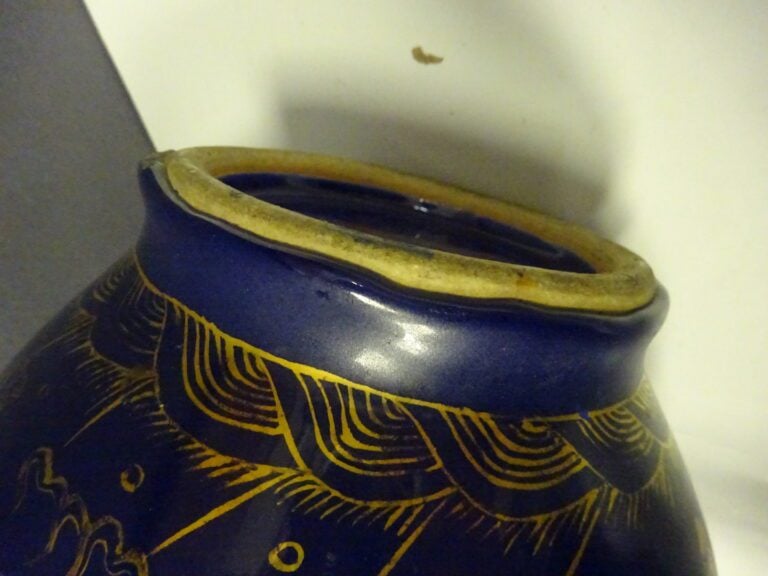 [-] VASE EN FORME DE SPHERE CELESTE EN PORCELAINE BLEU NUIT ET OR, TIANQIUPING…