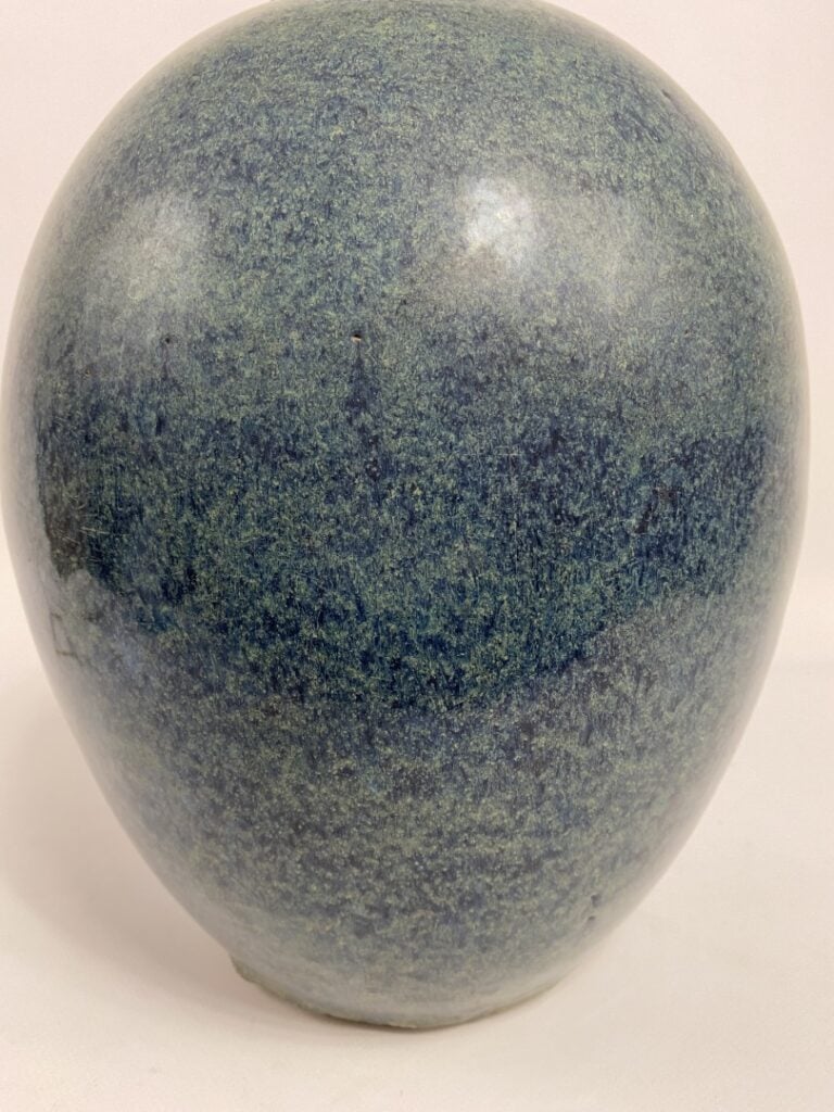 VASE EN GRES DIT YIXING A GLACURE "OEUF DE ROUGE-GORGE" - Chine, - De forme ovo…