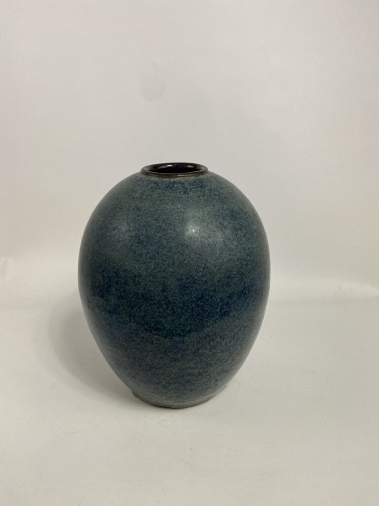 VASE EN GRES DIT YIXING A GLACURE "OEUF DE ROUGE-GORGE" - Chine, - De forme ovo…