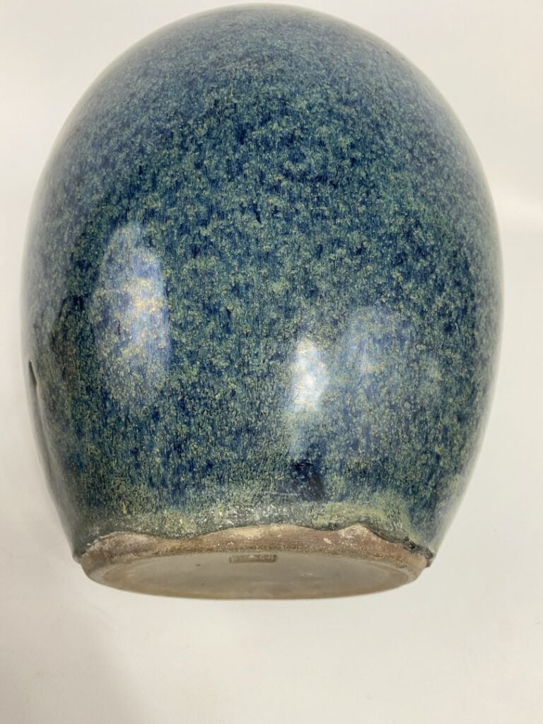 VASE EN GRES DIT YIXING A GLACURE "OEUF DE ROUGE-GORGE" - Chine, - De forme ovo…