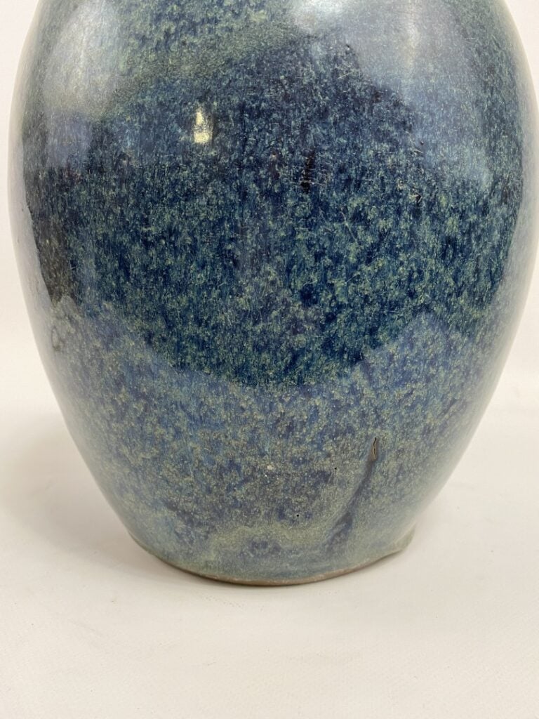 VASE EN GRES DIT YIXING A GLACURE "OEUF DE ROUGE-GORGE" - Chine, - De forme ovo…
