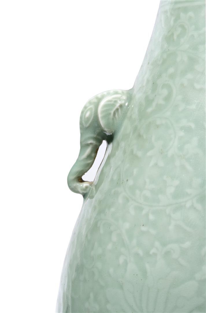 VASE EN PORCELAINE CELADON, ZUN - Chine, Dynastie Qing, Epoque XIXe siècle - Re…