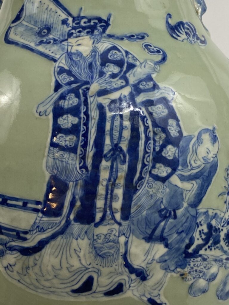 VASE EN PORCELAINE EMAILLEE CELADON PÂLE ET BLEU COBALT, FENGWEIZUN - Chine - D…