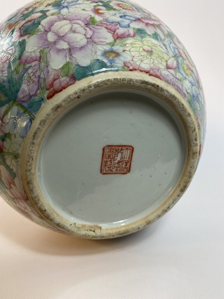 VASE EN PORCELAINE EN FORME DE SPHERE CELESTE, TIANQIUPING, DIT AU DECOR "MILLE…