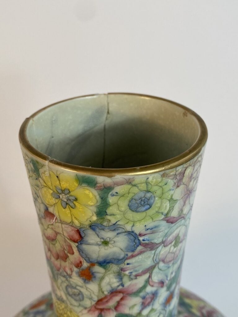 VASE EN PORCELAINE EN FORME DE SPHERE CELESTE, TIANQIUPING, DIT AU DECOR "MILLE…