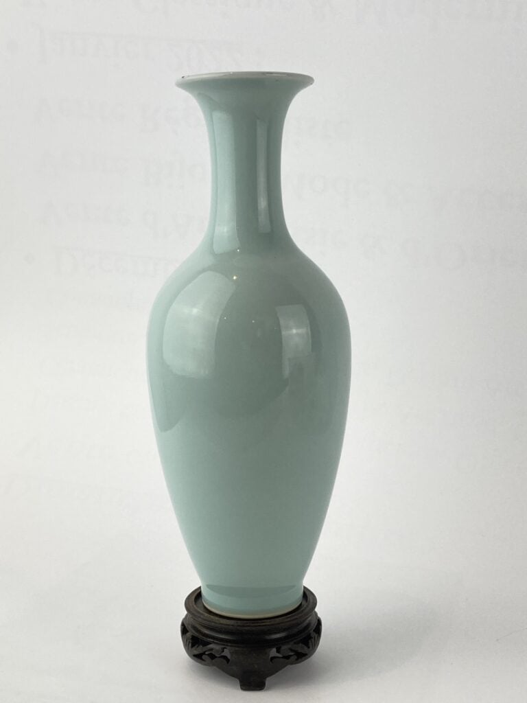 Vase en porcelaine monochrome bleu dit "clair de lune" - Chine, Moderne - Marqu…