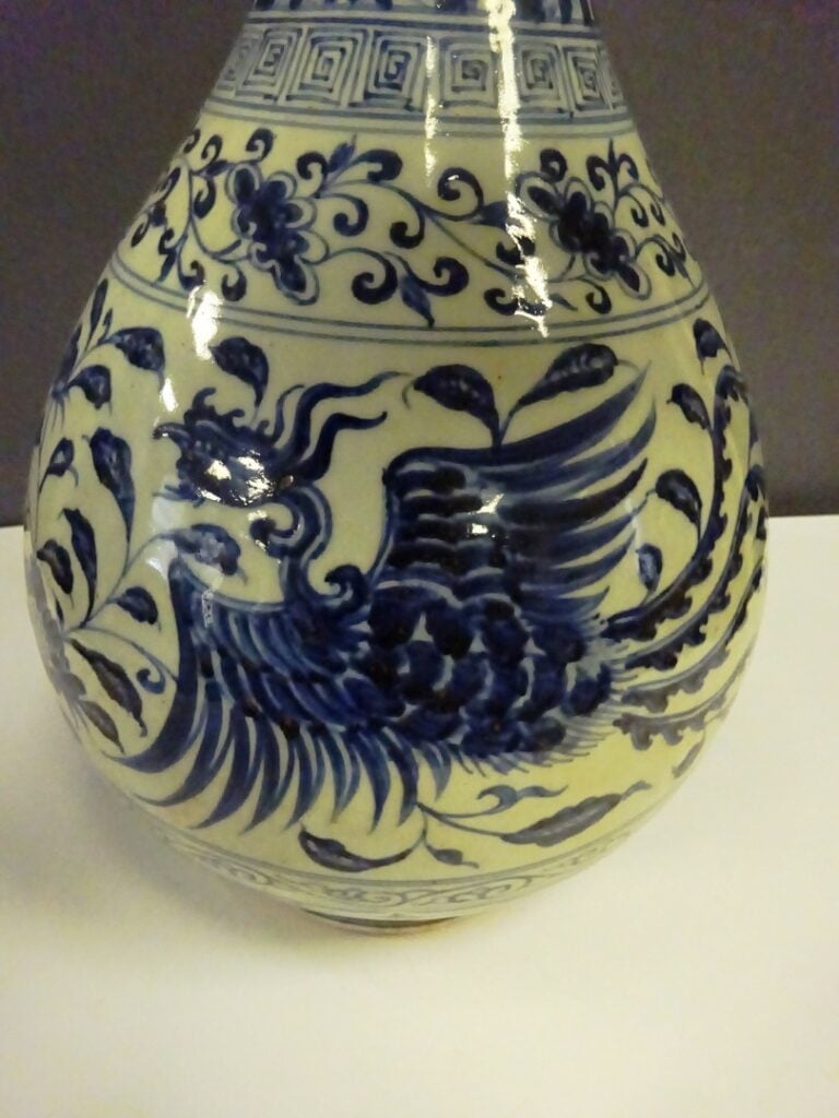 [-] VASE TYPE YUHUCHUNPING EN CERAMIQUE BLEU BLANC - Chine, - La panse piriform…