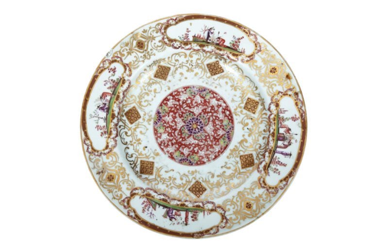 VENDU PARIS / BIARRTZ MEISSEN. - ALLEMAGNE - Assiette, decor polychrome et or a…