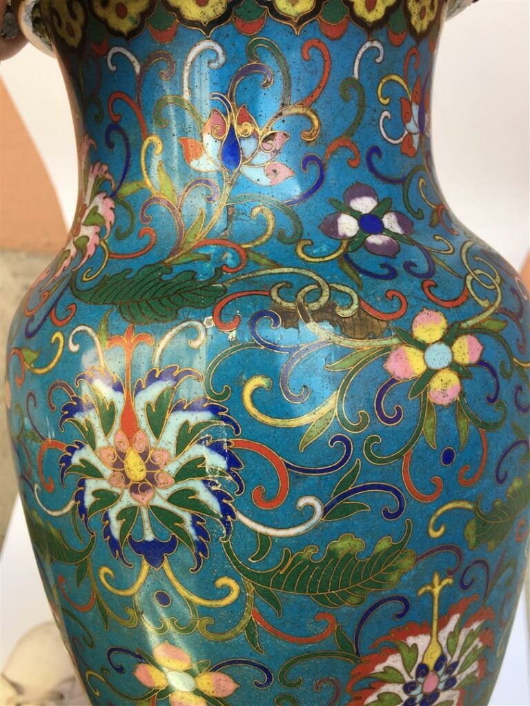 [VENDU VENTE 18 DEC 20 PARIS] PAIRE DE VASES EN BRONZE ET EMAUX CLOISONNES - Ch…