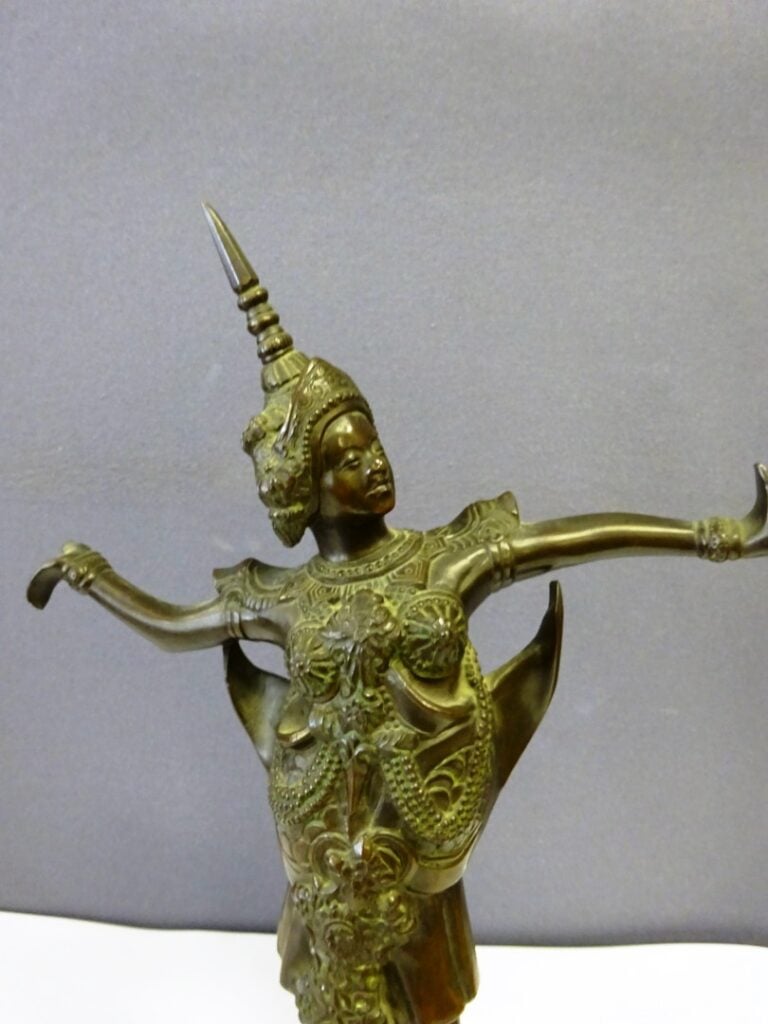 [VENDU VENTE 18 DEC 20 PARIS] STATUE EN BRONZE D'UNE DANSEUSE APSARA - Sud Est…