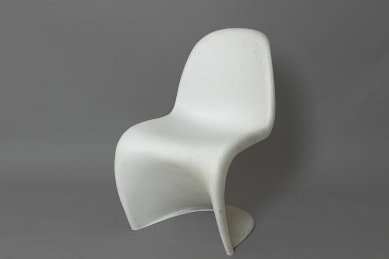Verner PANTON (1926-1998) - Pour VITRA - Suite de six chaises modèle Panton cha…