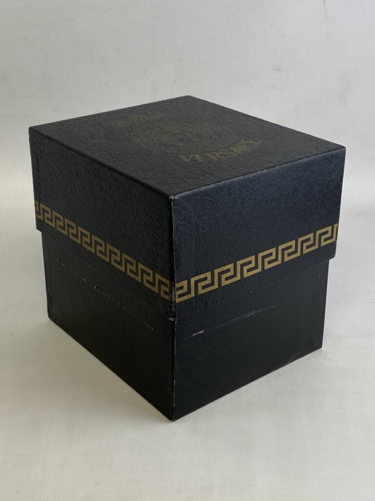 VERSACE & Rosenthal, Barocco - Vase cornet en porcelaine à décor polychrome de…