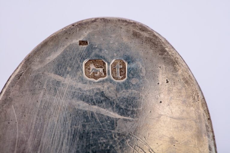 Verseuse égoïste en argent (925) uni de forme tronconique, le fretel en forme d…
