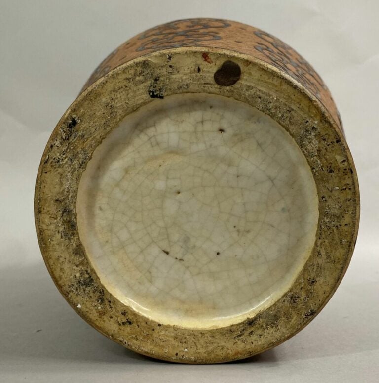 VIETNAM, BIEN HOA - Vase balustre en terre cuite émaillée dans les tons ocre et…