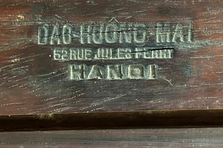 VIETNAM, DAO HUÔNG MAI, XIXe siècle - Grand panneau rectangulaire en bois sculp…