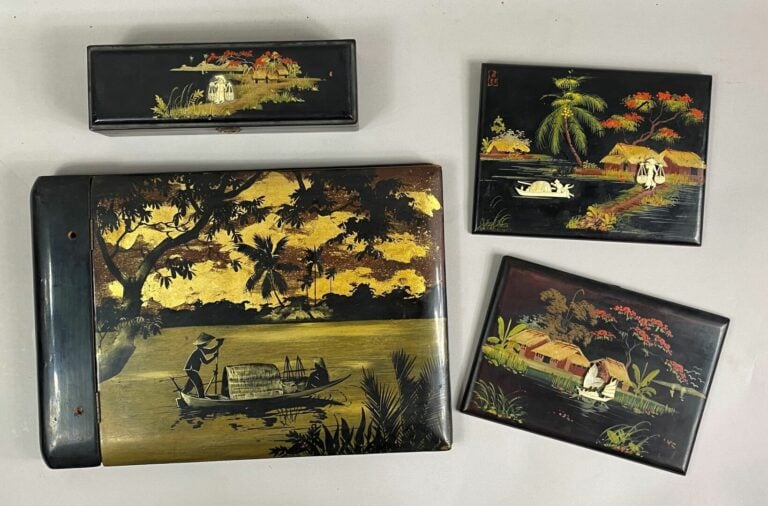 VIETNAM - Ensemble d'objets en bois laqué, certains avec incrustations comprena…