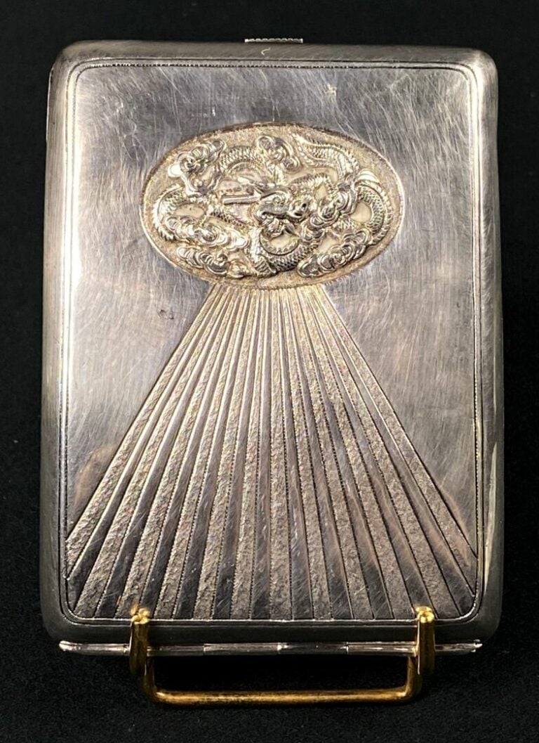 VIETNAM/INDOCHINE - Etui à cigarettes rectangulaire en argent (min.800) sculpté…