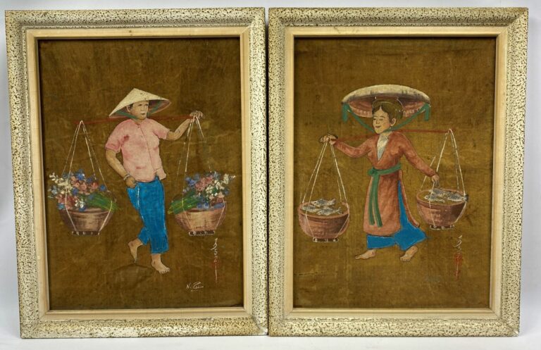 VIETNAM, XXe siècle - Paire de peintures sur soie représentant deux paysans por…