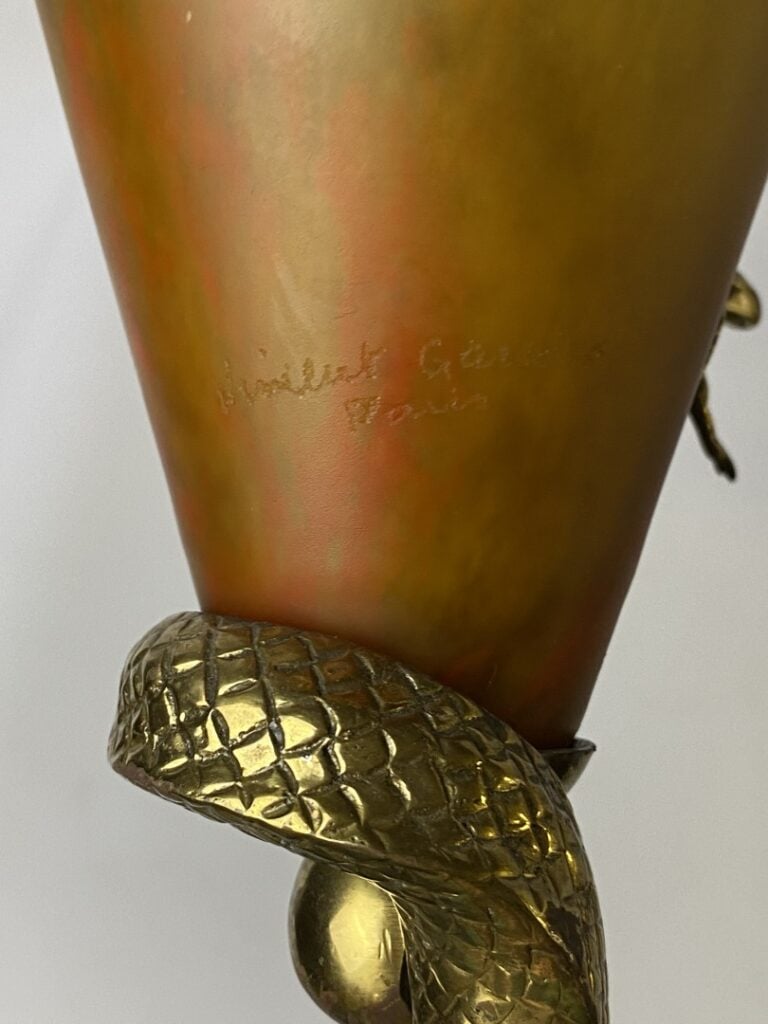 Vincent GARNIER Paris. - Lampe en bronze doré, le fût figurant un serpent enrou…