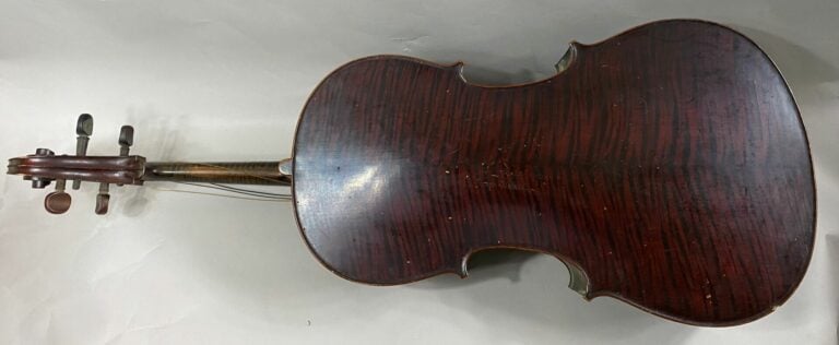 Violoncelle de fabrique portant une étiquette "Jérome Thibouville Lamy & Cie" -…