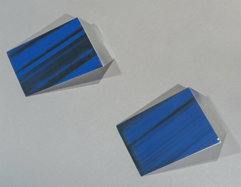 Virginie MOUNICOT(1955-) - Angle du vivant - 2 elements en acrylique et acier,…