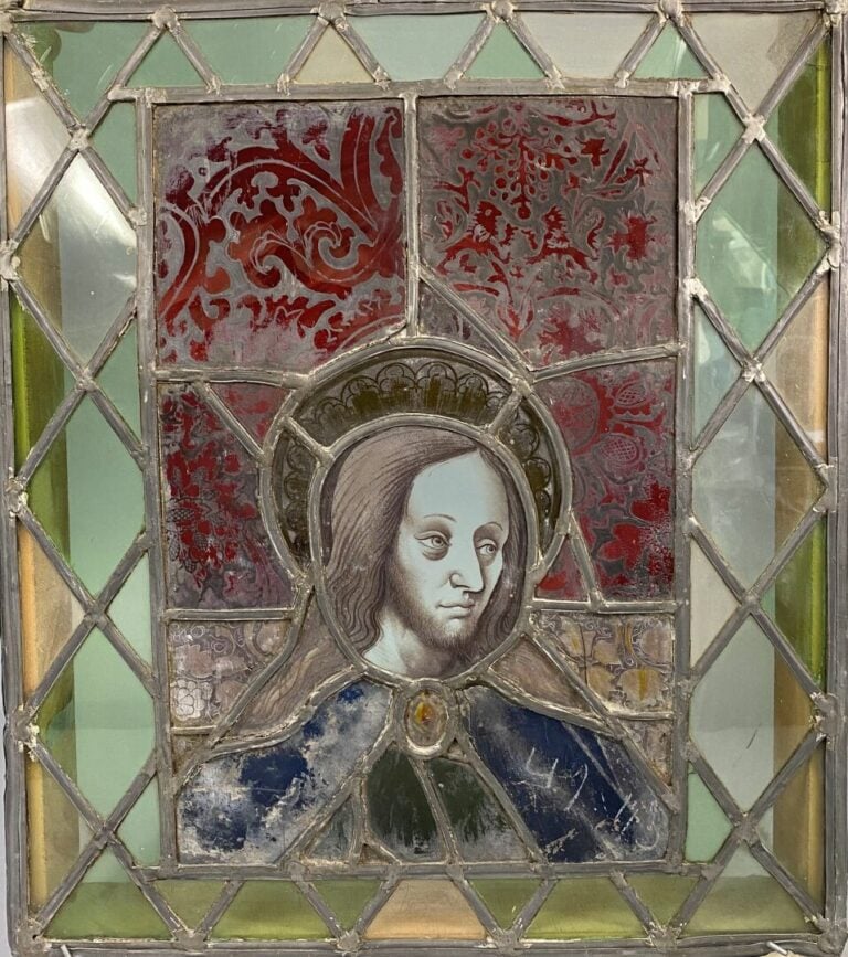 VITRAIL - Ensemble de deux vitraux en verre polychrome et plomb représentant de…