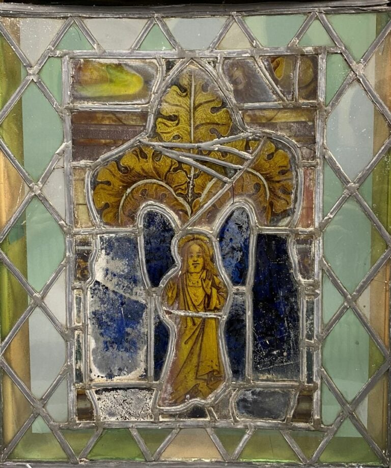 VITRAIL - Ensemble de deux vitraux en verre polychrome et plomb représentant de…