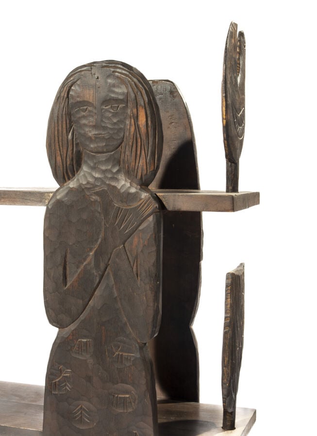 W. TROJAN (XXème) - - Petite étagère zoomorphe en bois naturel à trois niveaux…
