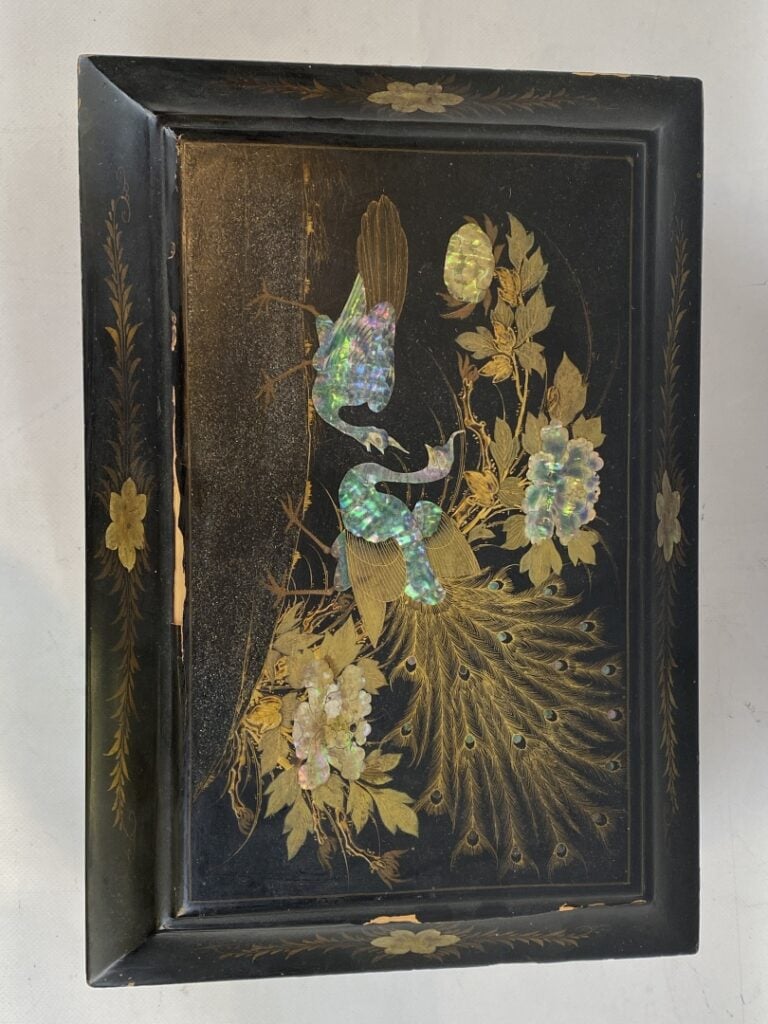[X] Boite en bois noirci avec incrustations de nacre - Napoléon III, Japon - A…