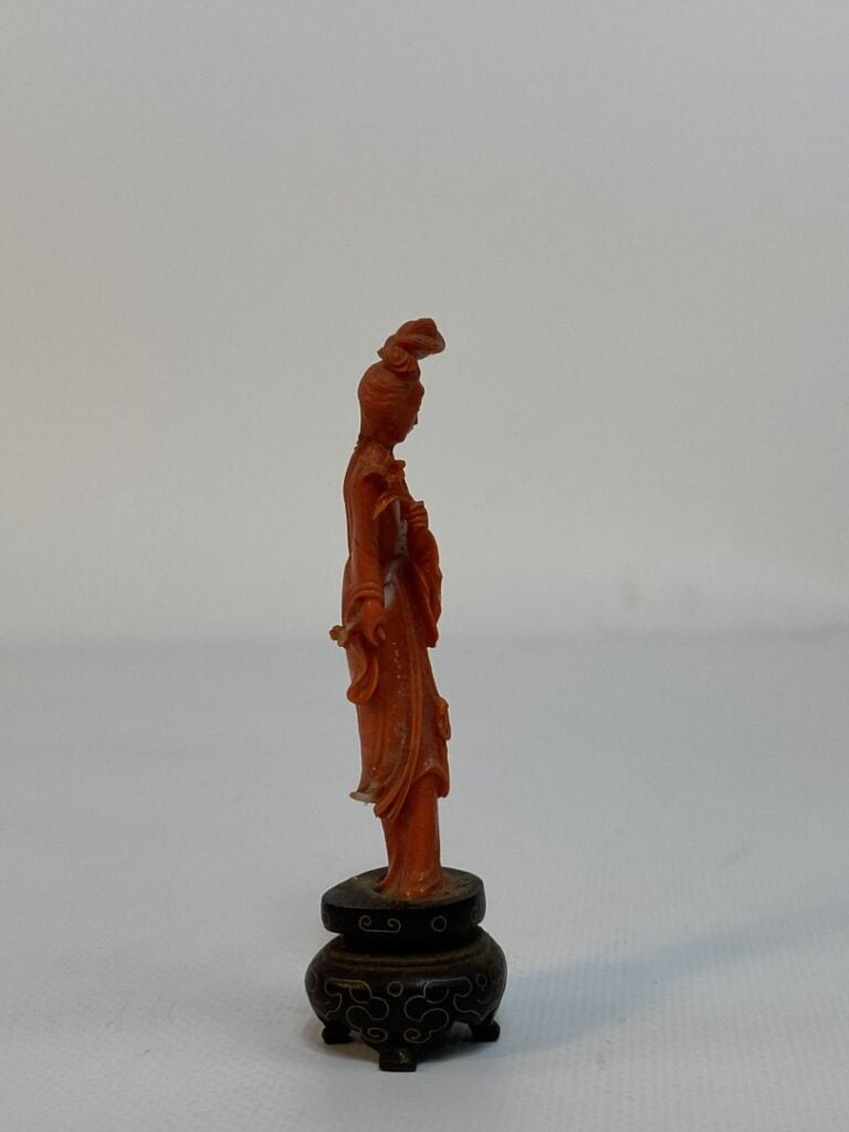 [X] CHARMANT PETIT SUJET EN CORAIL A L'EFFIGIE DE LA DEESSE DU PRINTEMPS - Chin…