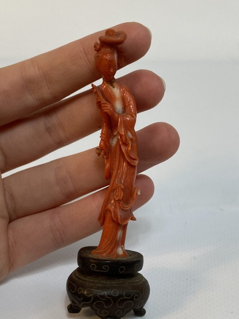 [X] CHARMANT PETIT SUJET EN CORAIL A L'EFFIGIE DE LA DEESSE DU PRINTEMPS - Chin…