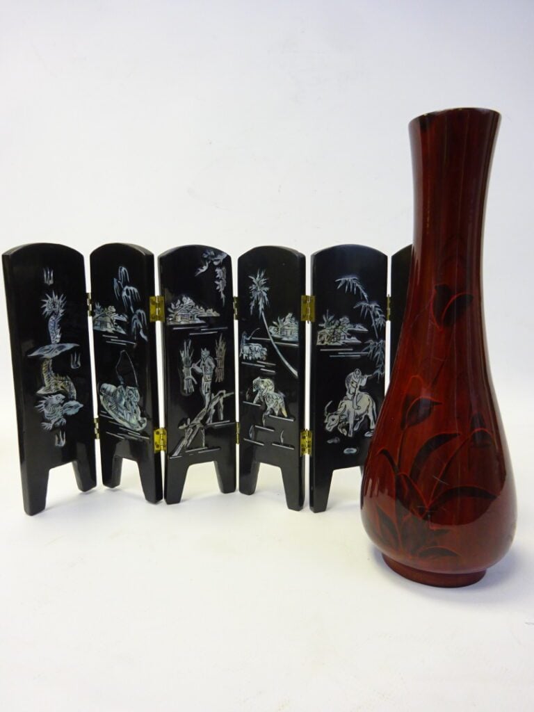 [X] ENSEMBLE DE DEUX (2) OBJETS EN BOIS LAQUE - Chine ou Vietnam - Comprenant :…