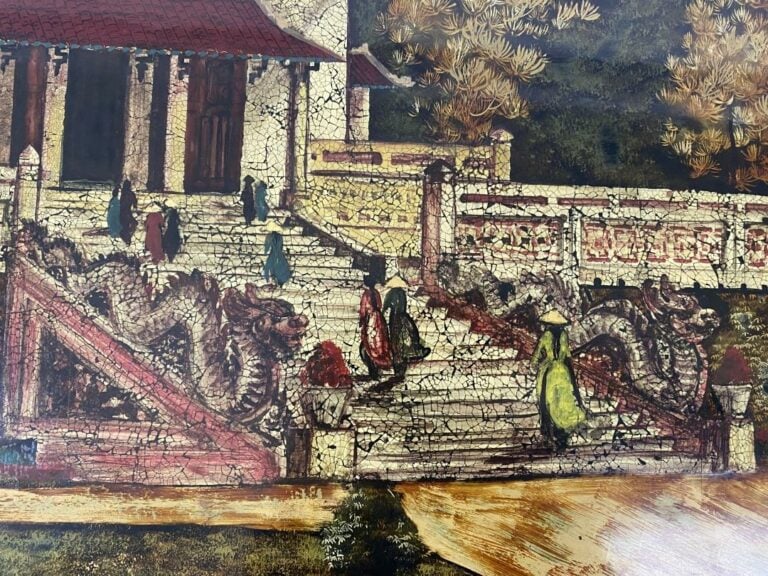[X] GRAND PANNEAU LAQUE AVEC INCRUSTATION DE COQUILLE D'OEUFS - Vue d'un temple…