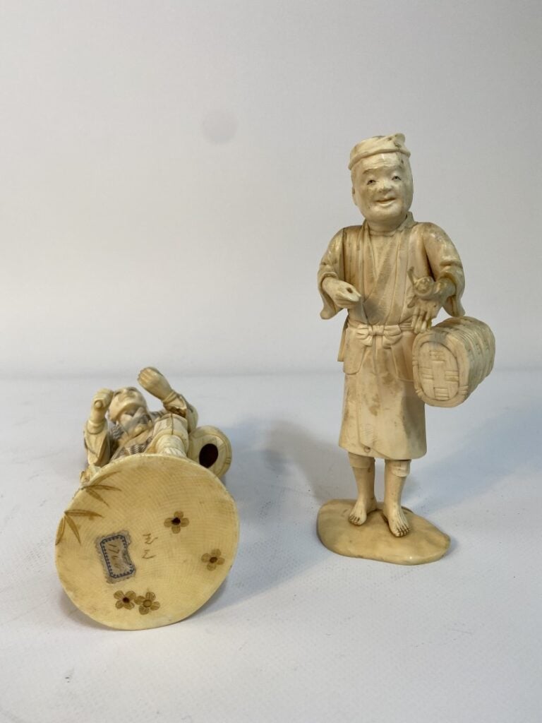 [X] LOT DE (2) OKIMONO EN IVOIRE A L'EFFIGIE DE VIEILLARDS - Japon, Epoque MEIJ…