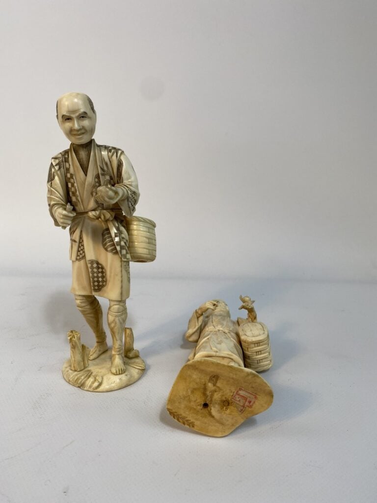 [X] LOT DE (2) OKIMONO EN IVOIRE A L'EFFIGIE DE VIEILLARDS - Japon, Epoque MEIJ…