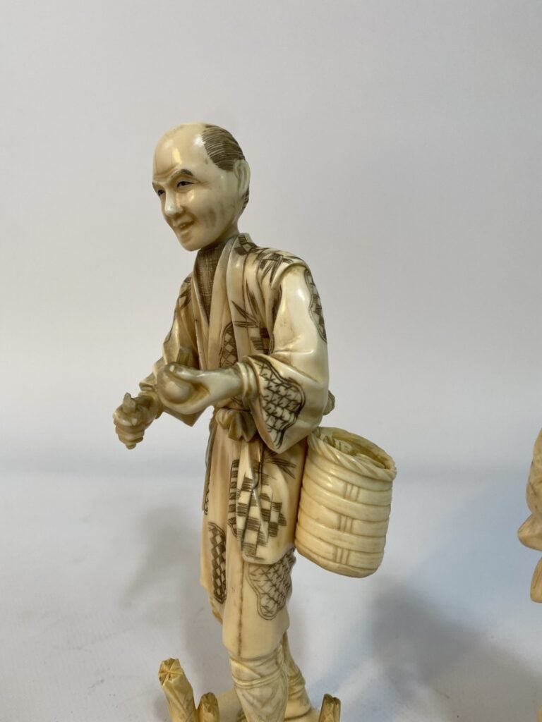 [X] LOT DE (2) OKIMONO EN IVOIRE A L'EFFIGIE DE VIEILLARDS - Japon, Epoque MEIJ…