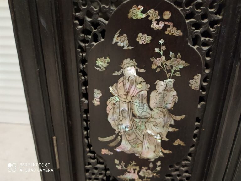 [X] [/] MEUBLE EN BOIS NOIRCI A DECOR INCRUSTE DE NACRE - Vietnam, Tonkin, Nam…