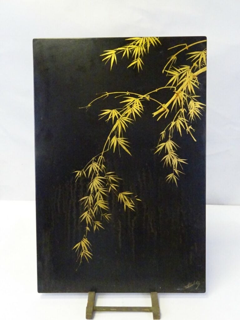 [X] NGUYEN THANH LE (1919-2003) - Vientam - Panneau en bois noirci et doré. A d…